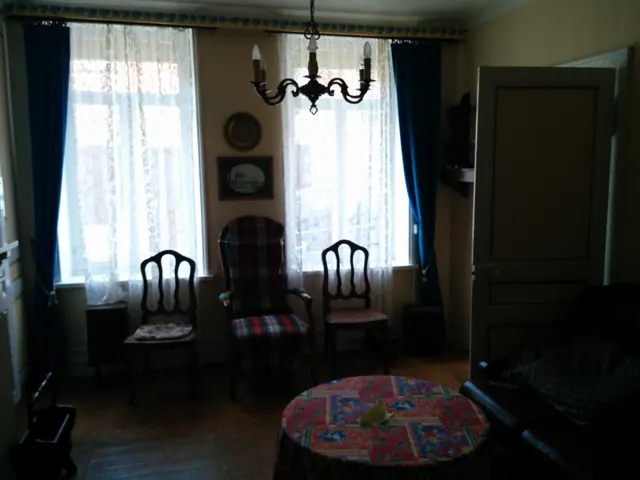 Salon côté rue, avant les travaux