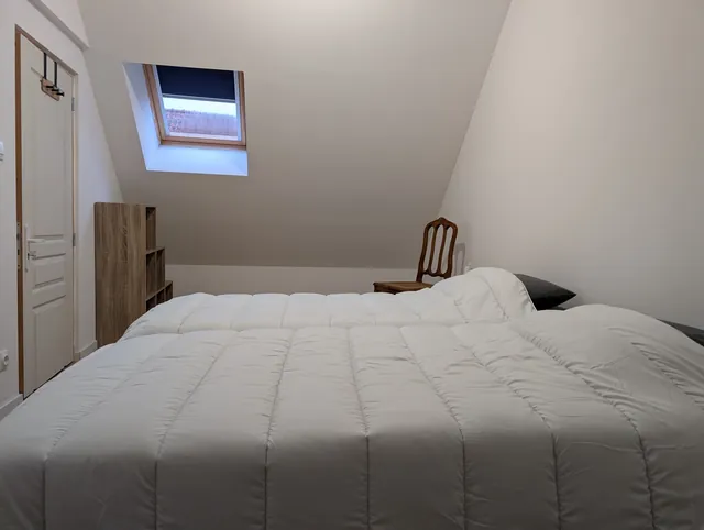 Chambre avec deux lits de 90 × 200 cm